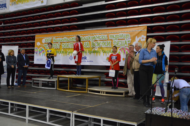 Деца в риск получиха подаръци от „Рефан България“  за участието си в спортна инициатива