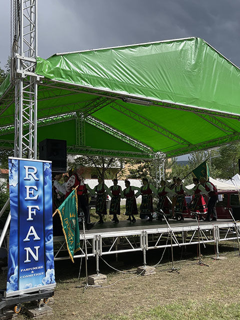 Първи фолклорен фестивал „Чинарова гора“ се проведе в Белащица