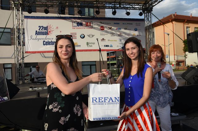 С благотворителна томбола и награди от REFAN отбелязаха тази година Деня на независимостта на САЩ