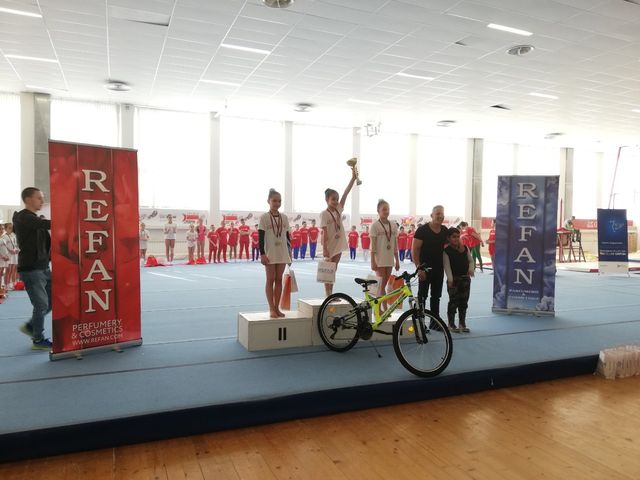 Бъдещи звезди в спортната гимнастика с подаръци от REFAN в турнира "Йордан Йовчев"