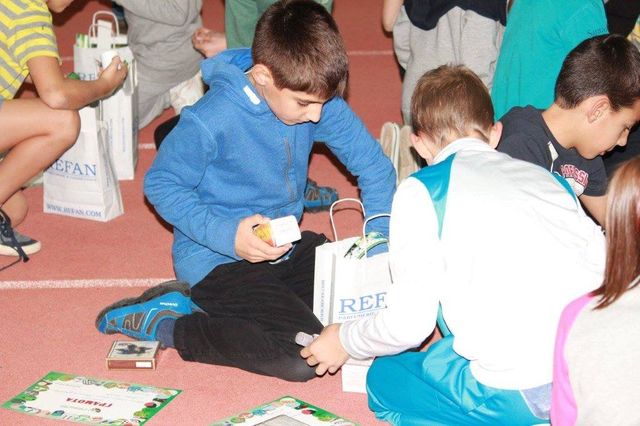 REFAN зарадва с подаръци малките участници в детски спортен празник