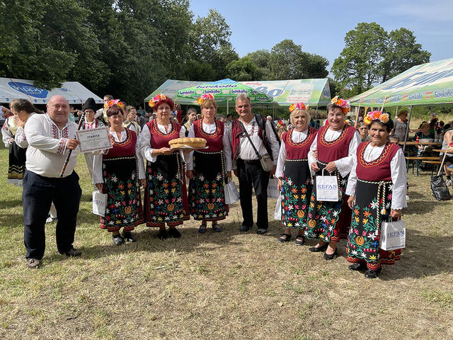 Първи фолклорен фестивал „Чинарова гора“ се проведе в Белащица