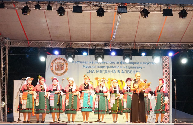 Подаръци от REFAN зарадваха любители на българския и чуждестранния фолклор